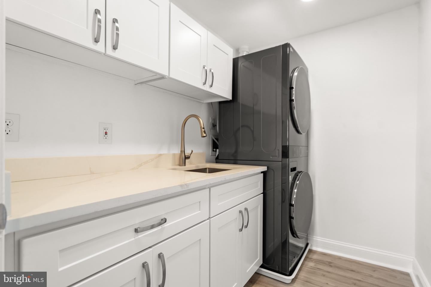 Waterford, Virginia, 20197, United States, 4 Bedrooms Bedrooms, ,5 BathroomsBathrooms,Residential,Active,1771409