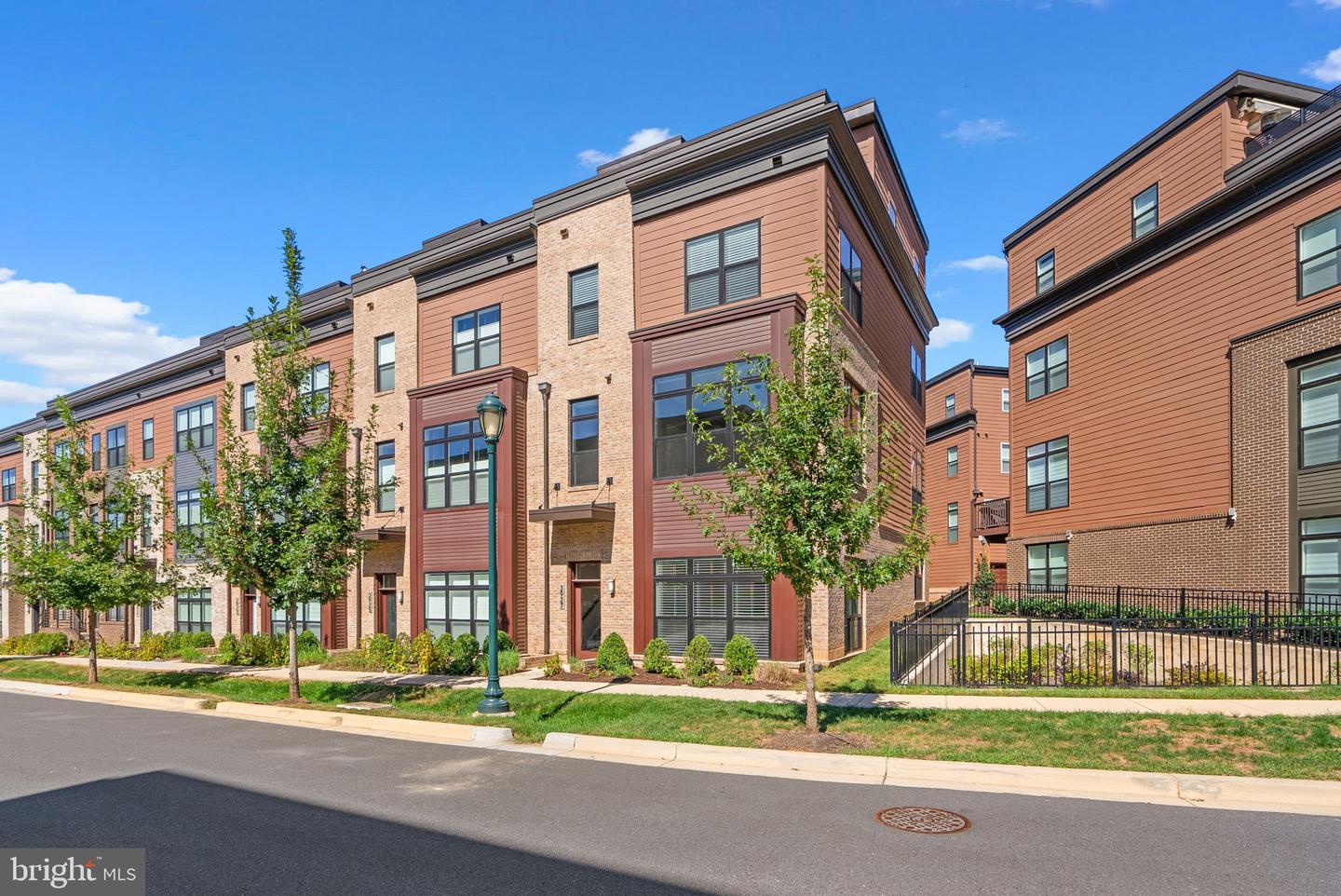 Rockville, Maryland, 20852, United States, 5 Bedrooms Bedrooms, ,5 BathroomsBathrooms,Residential,Active,1954009