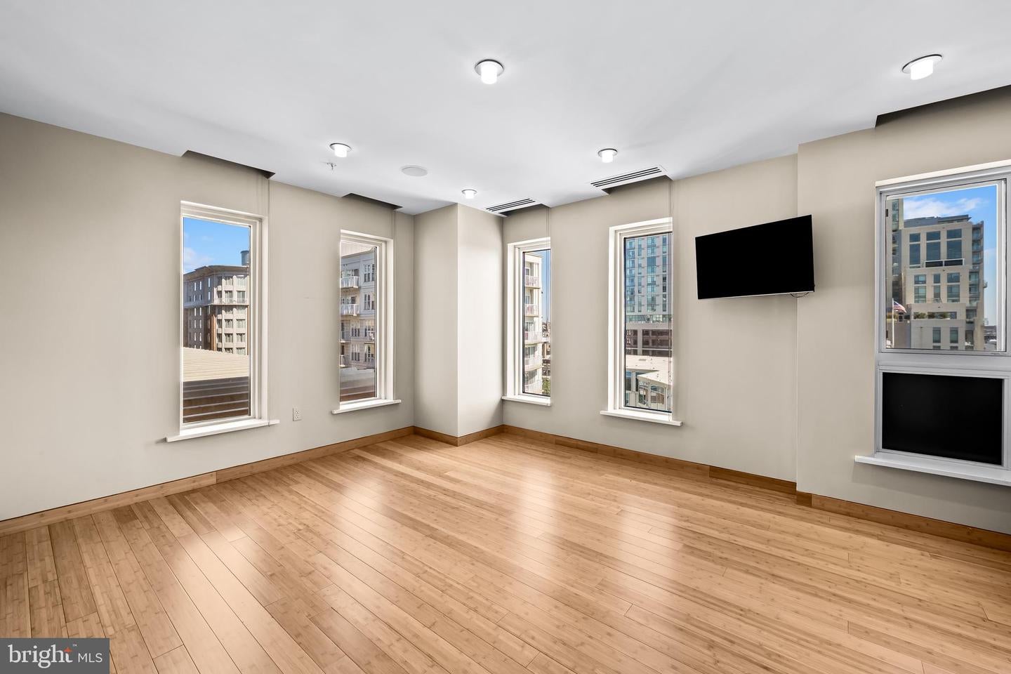 Baltimore, Maryland, 21202, United States, 3 Bedrooms Bedrooms, ,4 BathroomsBathrooms,Residential,Active,1963429