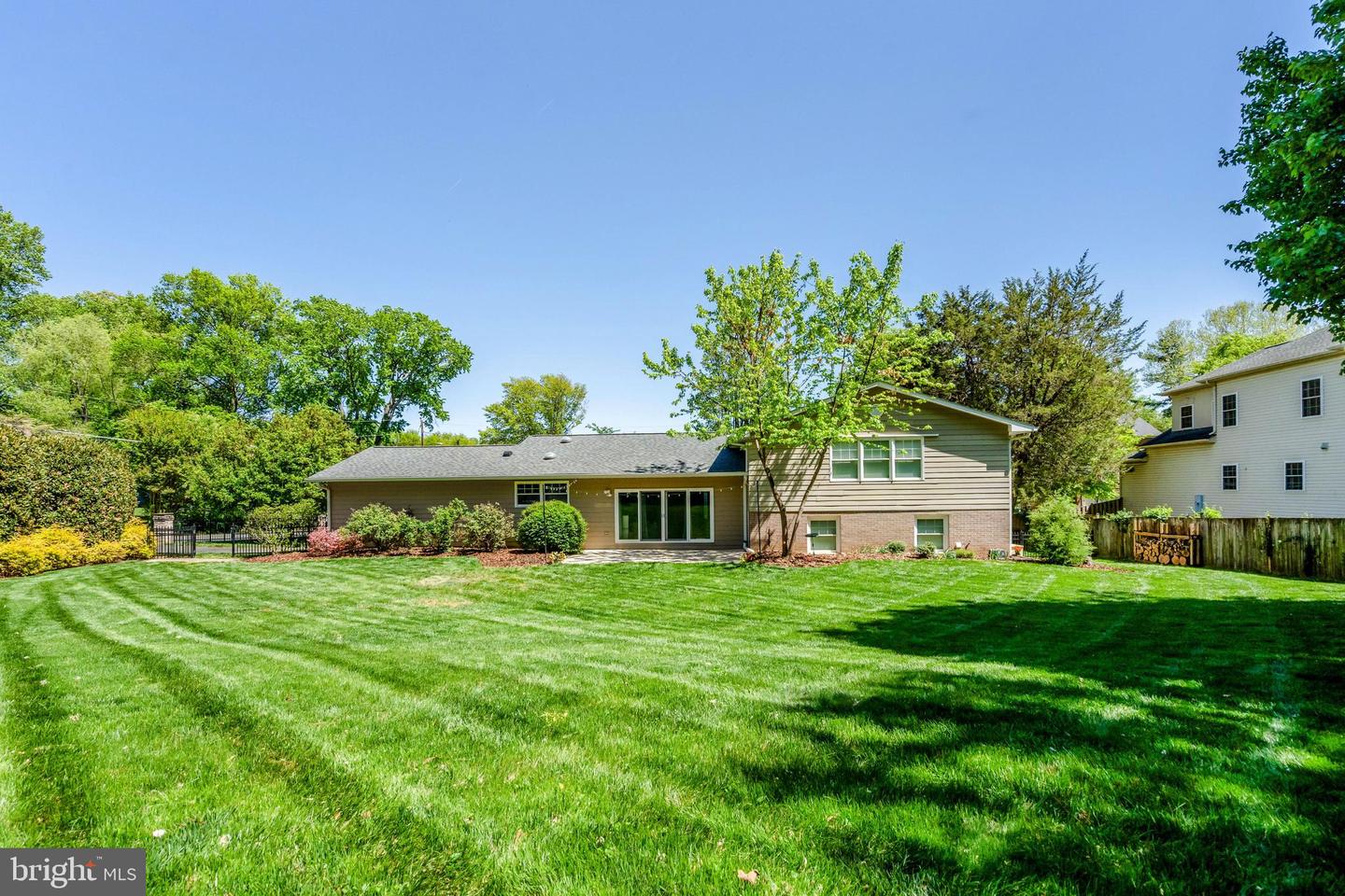 Fairfax, Virginia, 22030, United States, 4 Bedrooms Bedrooms, ,3 BathroomsBathrooms,Residential,Active,2045005