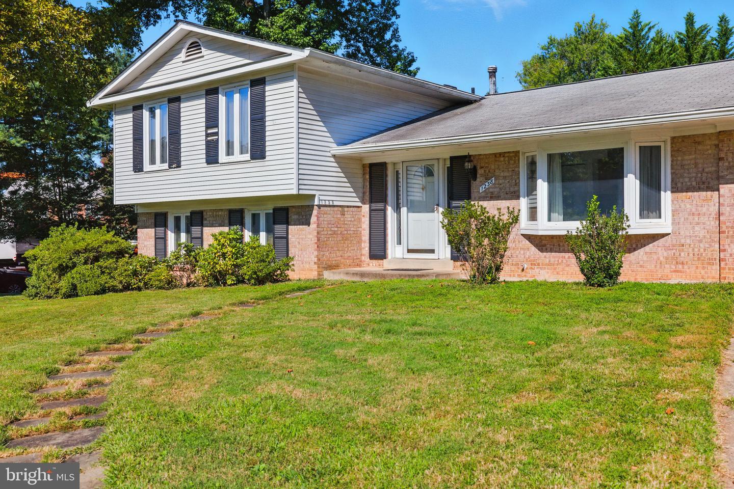 Mclean, Virginia, 22101, United States, 5 Bedrooms Bedrooms, ,3 BathroomsBathrooms,Residential,Active,1929396