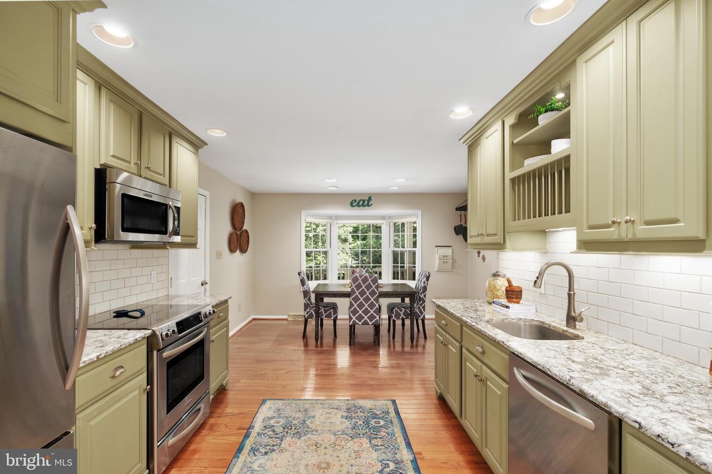 Fairfax Station, Virginia, 22039, United States, 4 Bedrooms Bedrooms, ,3 BathroomsBathrooms,Residential,Active,1936424