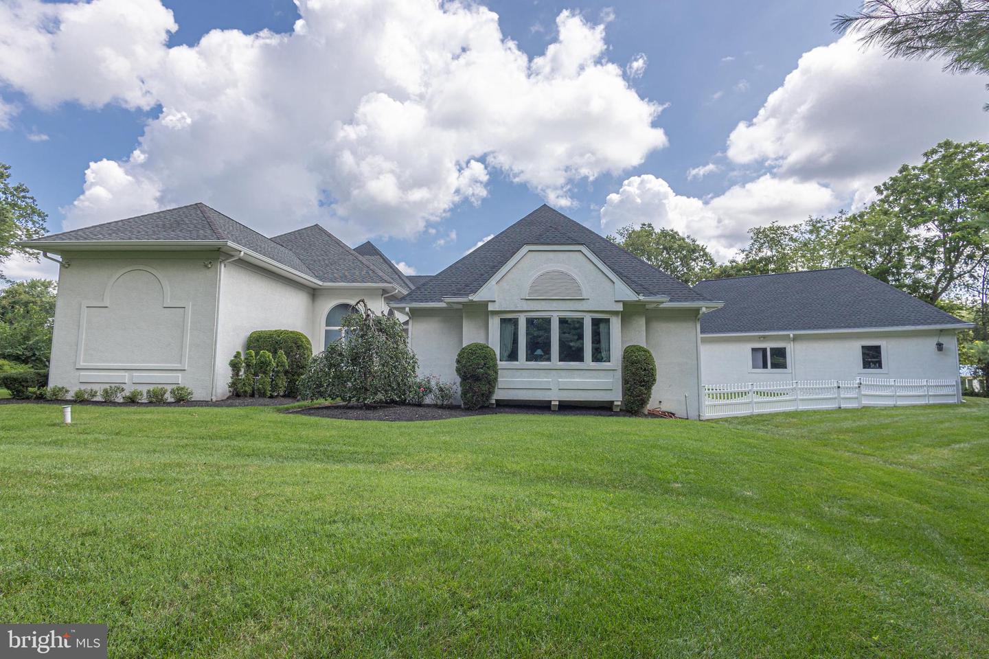 Moorestown, New Jersey, 08057, United States, 5 Bedrooms Bedrooms, ,7 BathroomsBathrooms,Residential,Active,1889333