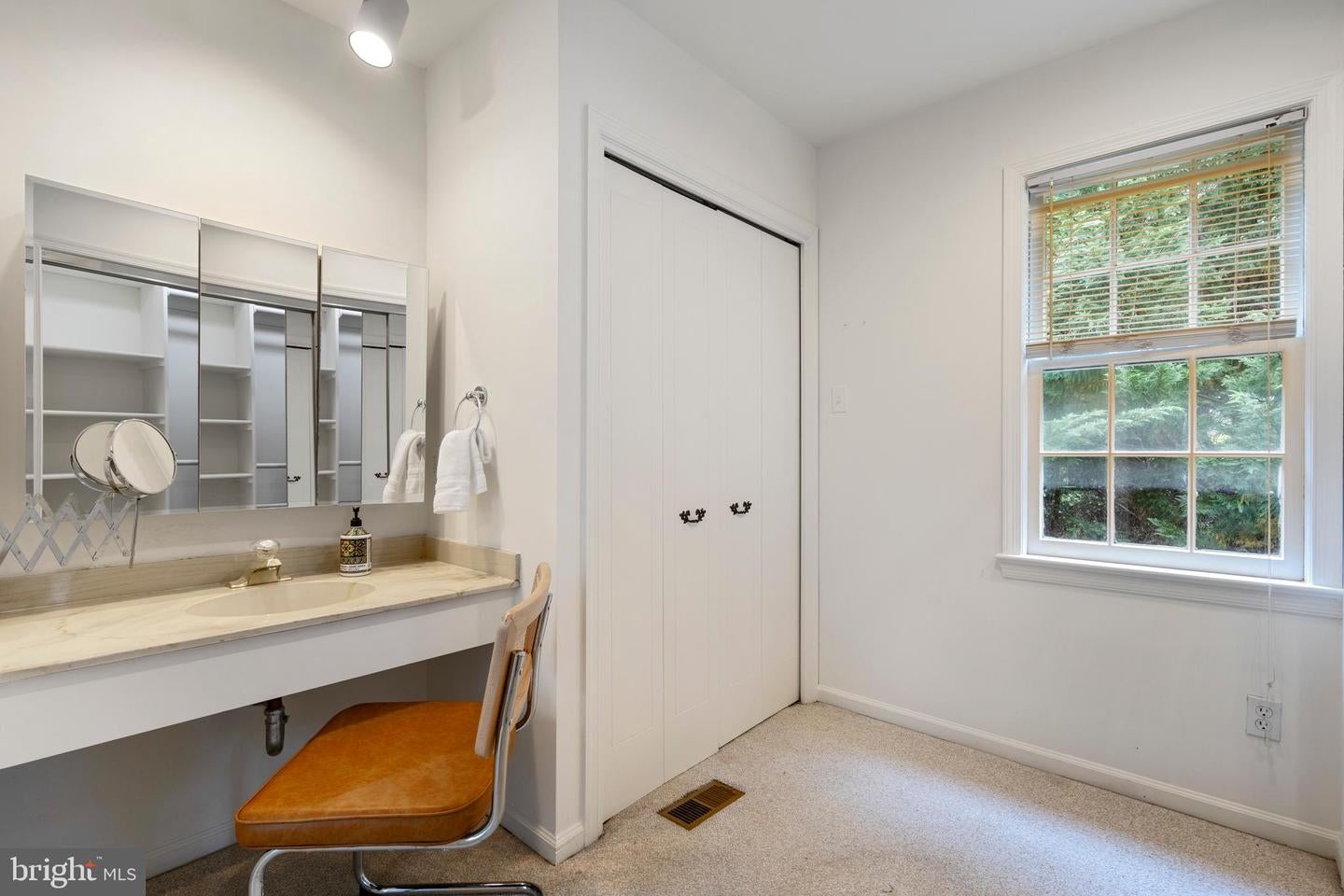 Arlington, Virginia, 22207, United States, 5 Bedrooms Bedrooms, ,4 BathroomsBathrooms,Residential,Active,1843845