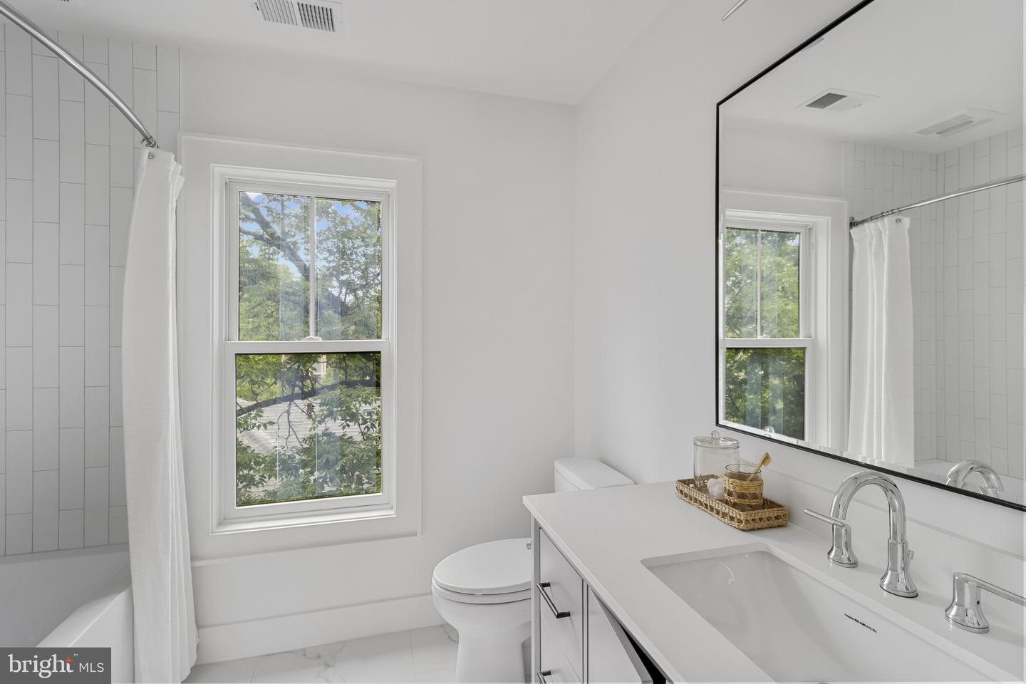 Arlington, Virginia, 22201, United States, 4 Bedrooms Bedrooms, ,5 BathroomsBathrooms,Residential,Active,1943821