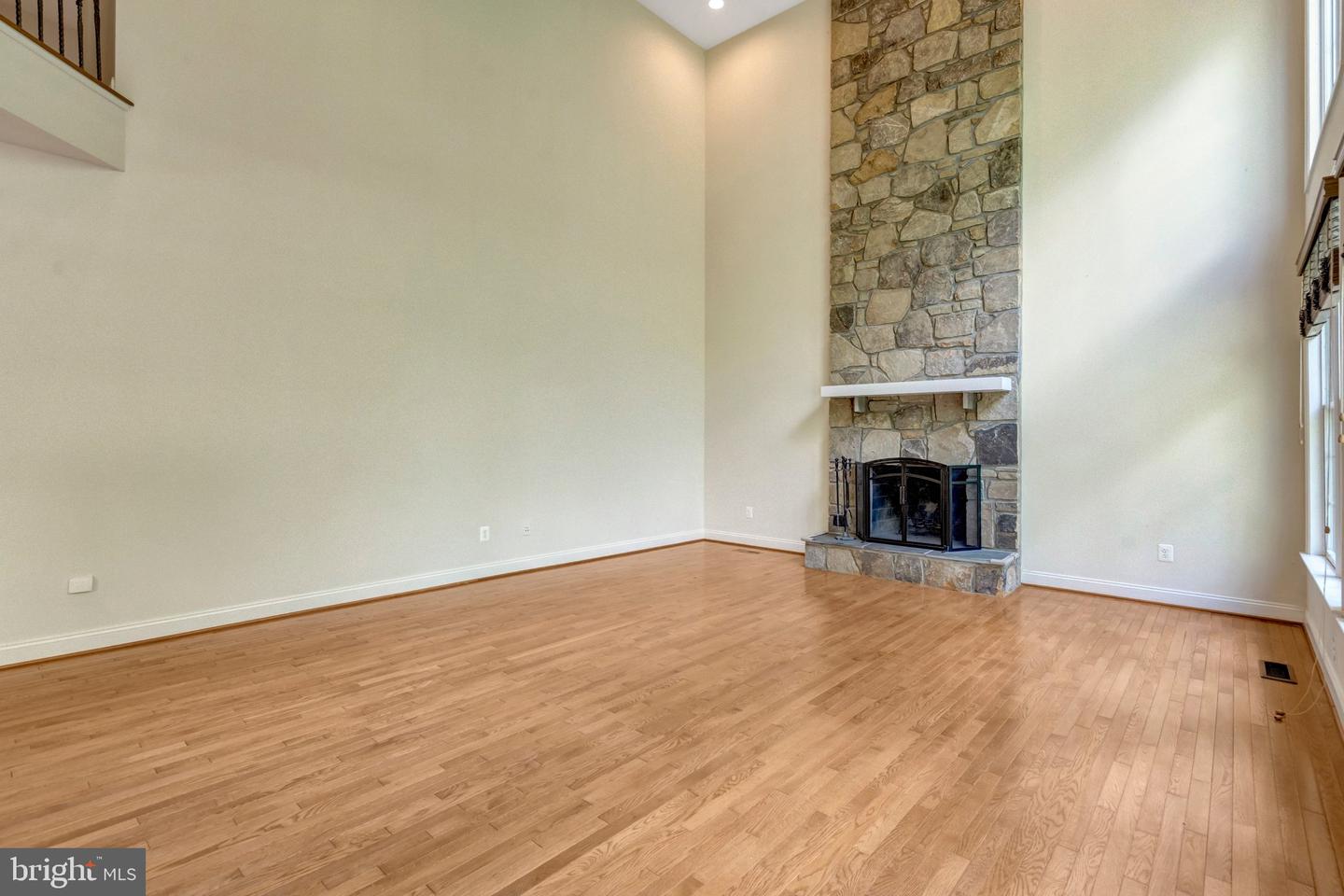 Haymarket, Virginia, 20169, United States, 5 Bedrooms Bedrooms, ,5 BathroomsBathrooms,Residential,Pending,2031766