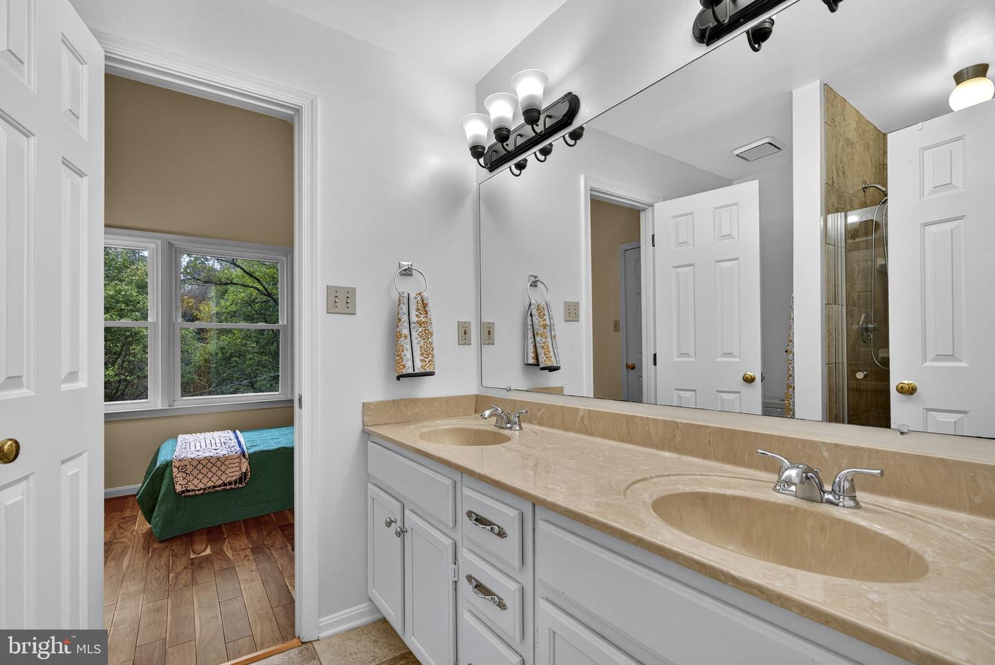 Lovettsville, Virginia, 20180, United States, ,2 BathroomsBathrooms,Residential,Active,1954034