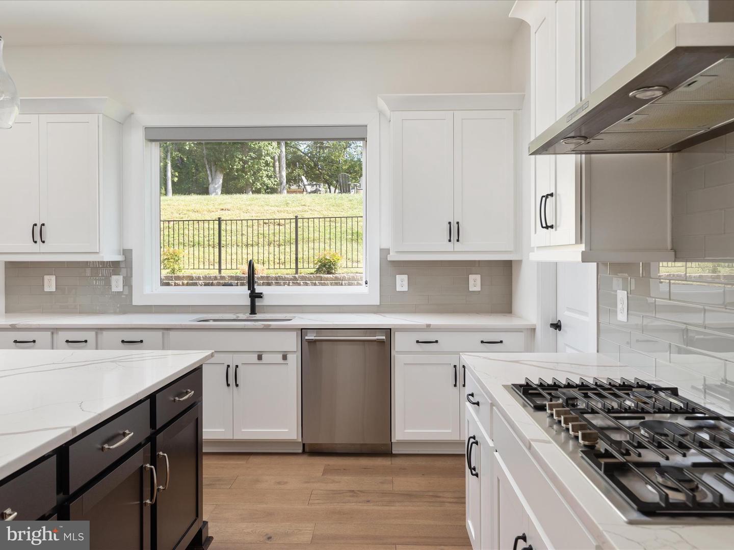 Oakton, Virginia, 22124, United States, 6 Bedrooms Bedrooms, ,6 BathroomsBathrooms,Residential,Active,1960120