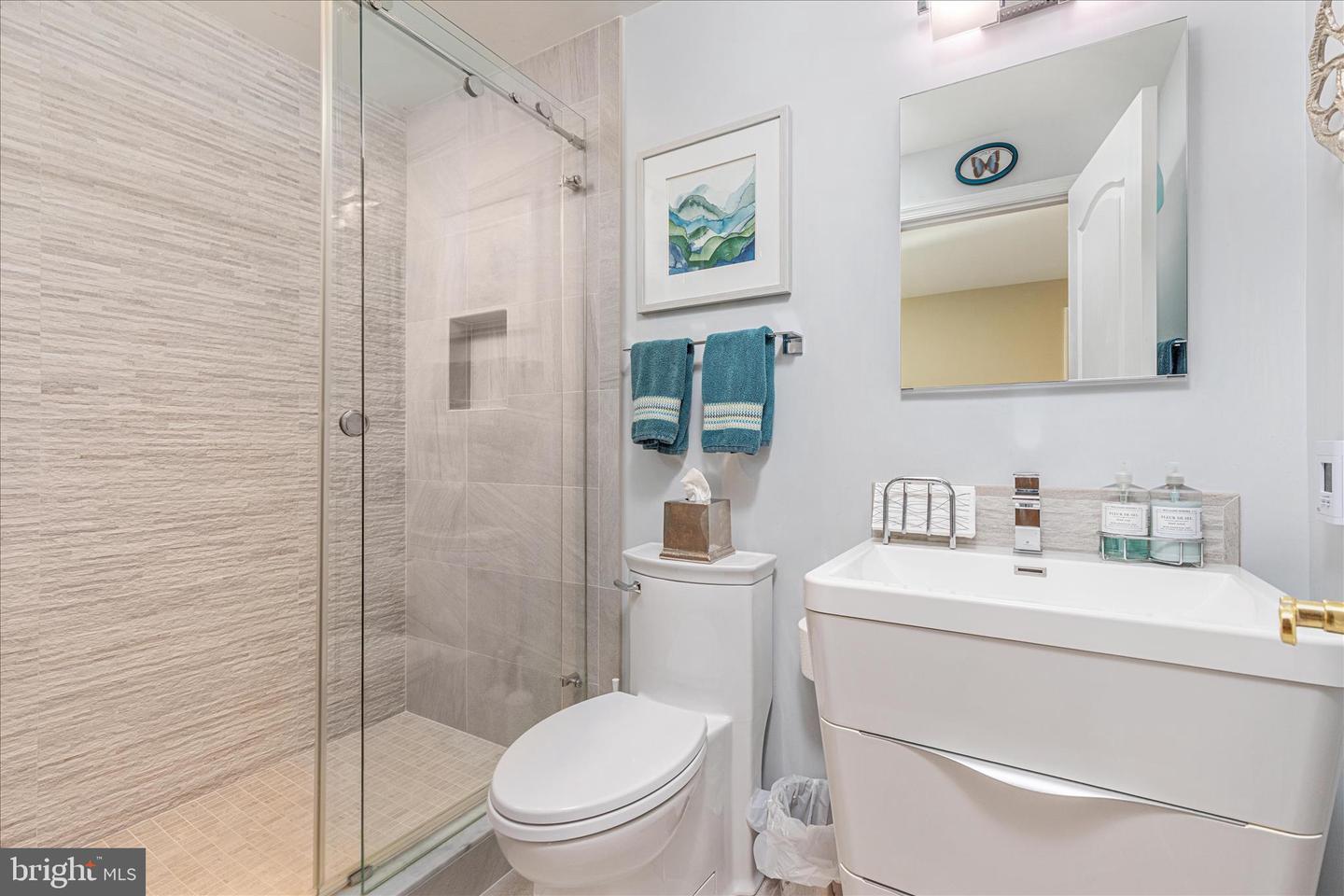 Vienna, Virginia, 22181, United States, 5 Bedrooms Bedrooms, ,4 BathroomsBathrooms,Residential,Active,2010162