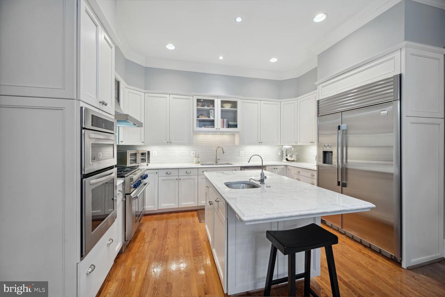 Mclean, Virginia, 22101, United States, 3 Bedrooms Bedrooms, ,6 BathroomsBathrooms,Residential,Contingent,1894225