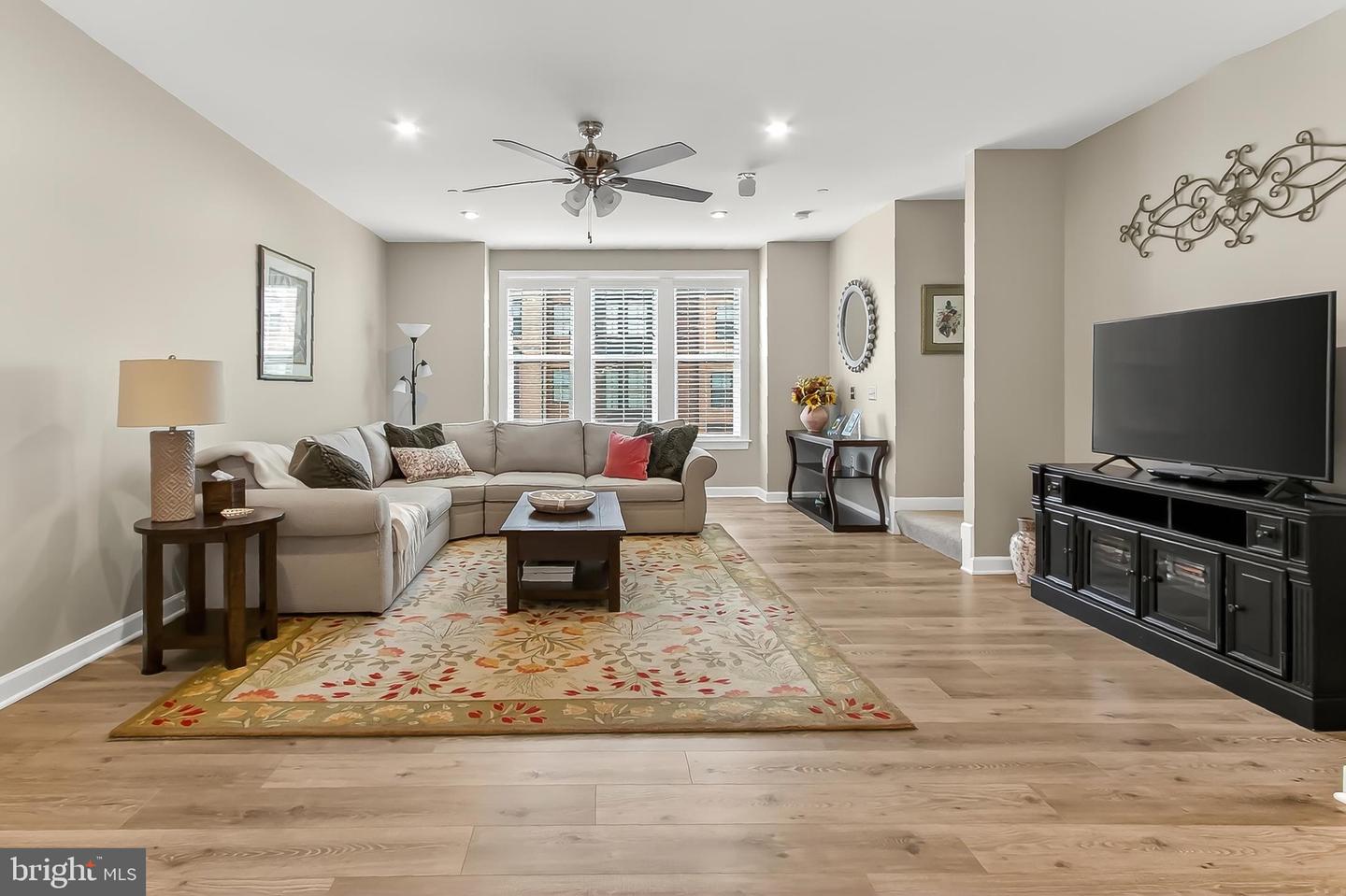 Fairfax, Virginia, 22033, United States, 4 Bedrooms Bedrooms, ,5 BathroomsBathrooms,Residential,Active,1992238