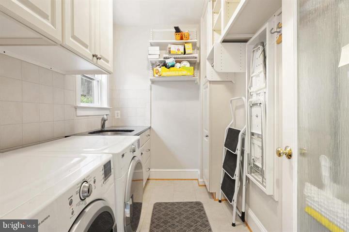 Mclean, Virginia, 22101, United States, 3 Bedrooms Bedrooms, ,3 BathroomsBathrooms,Residential,Active,1922333