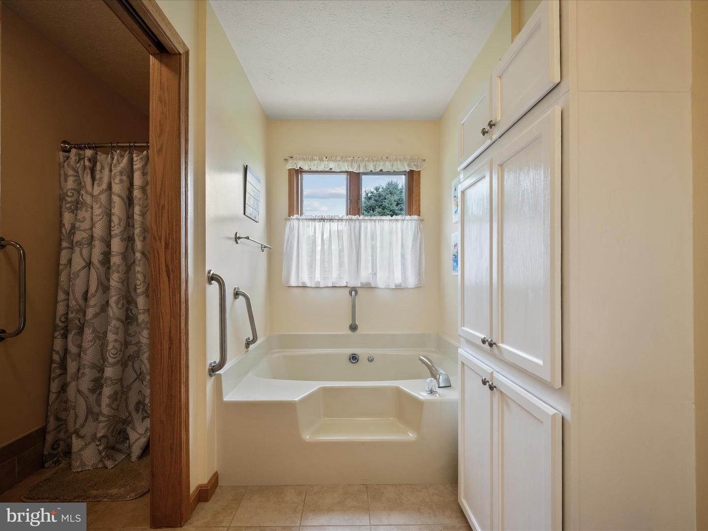 Berryville, Virginia, 22611, United States, 4 Bedrooms Bedrooms, ,3 BathroomsBathrooms,Residential,Active,1884871