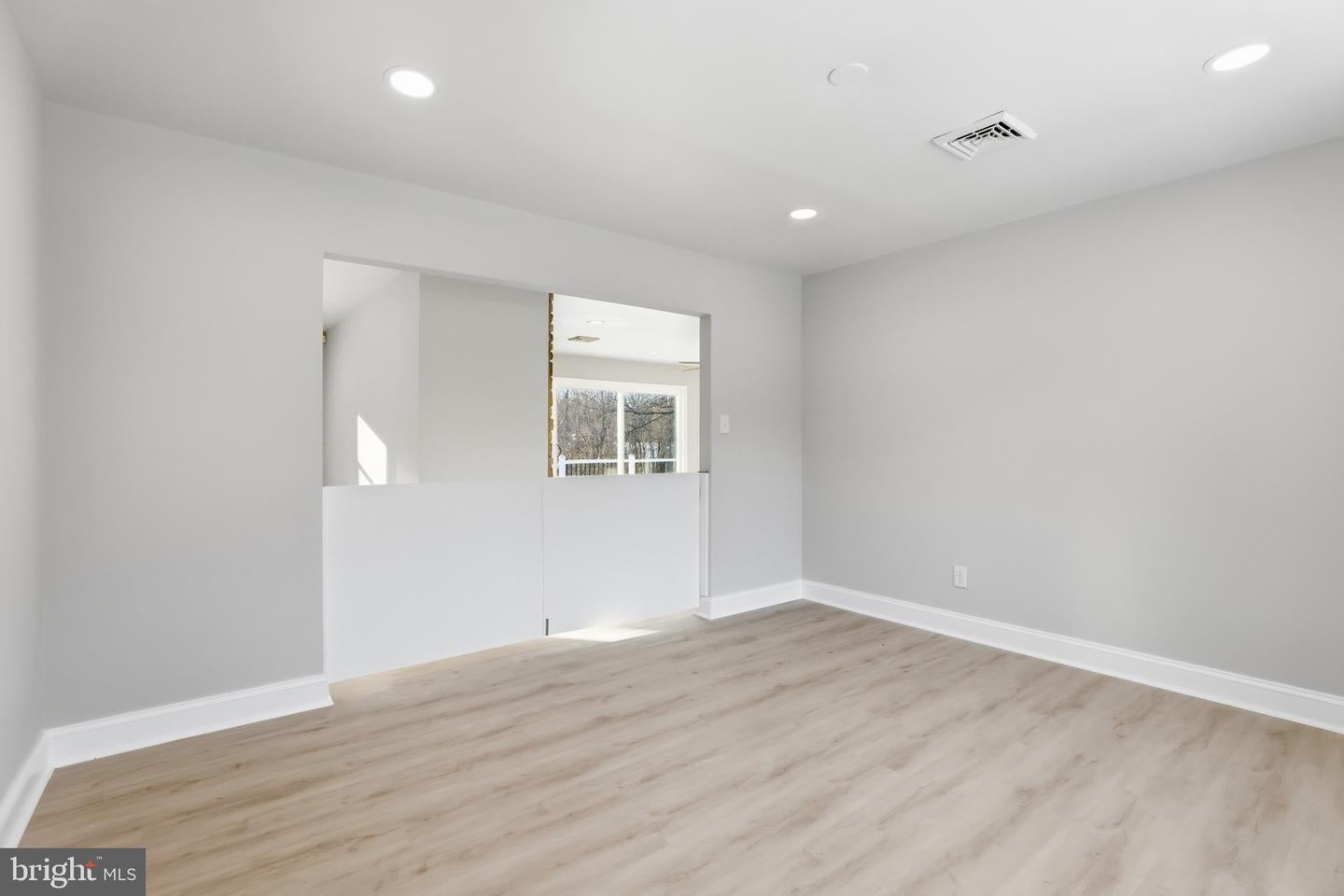 Clarksburg, Maryland, 20871, United States, 5 Bedrooms Bedrooms, ,3 BathroomsBathrooms,Residential,Active,1996277