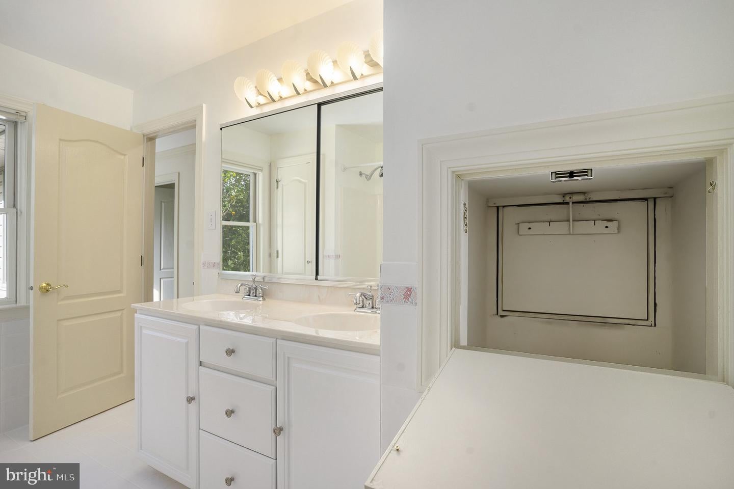 Sellersville, Pennsylvania, 18960, United States, 10 Bedrooms Bedrooms, ,7 BathroomsBathrooms,Residential,Active,1965847