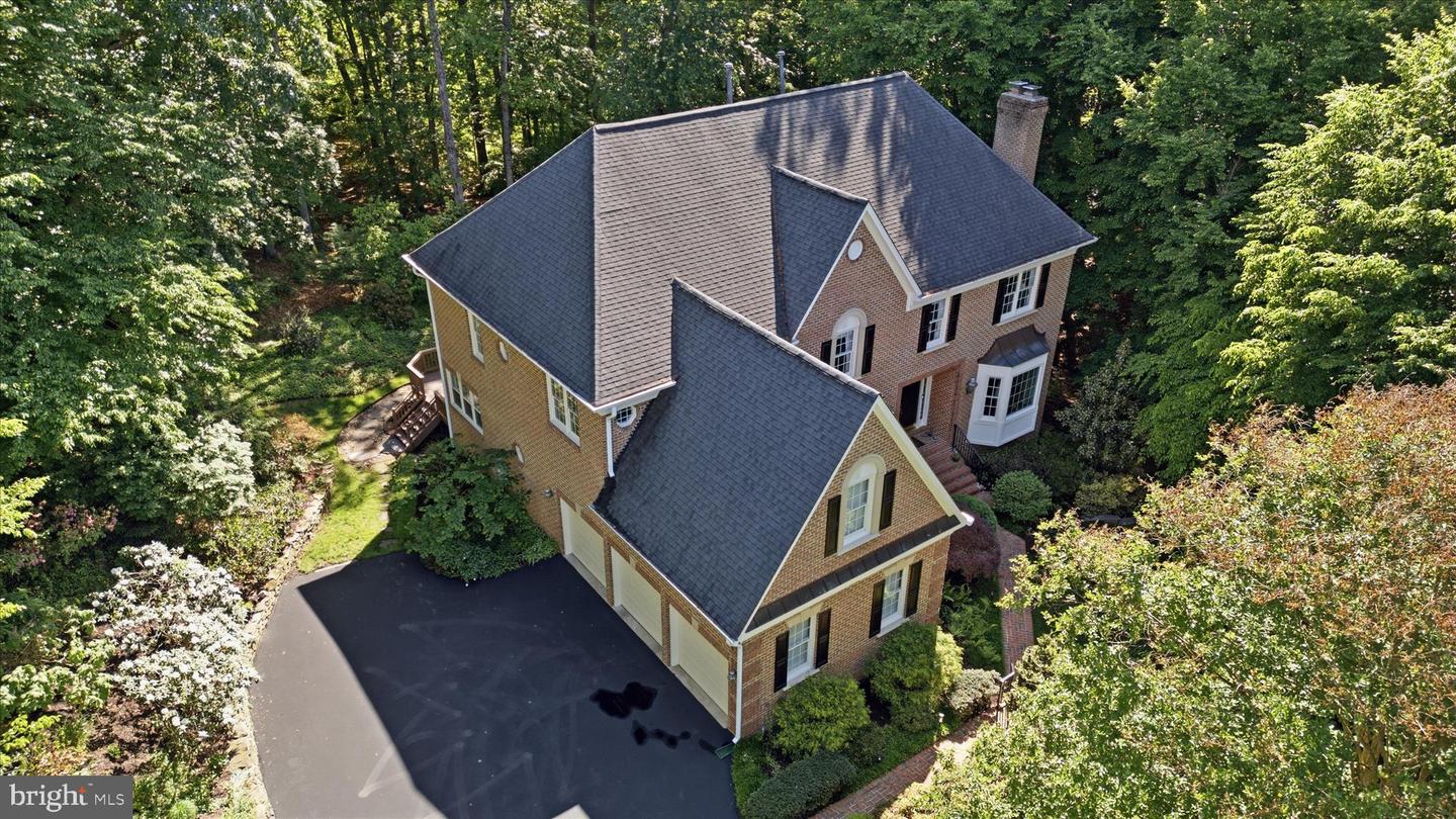 Oakton, Virginia, 22124, United States, 5 Bedrooms Bedrooms, ,5 BathroomsBathrooms,Residential,Pending,2045766