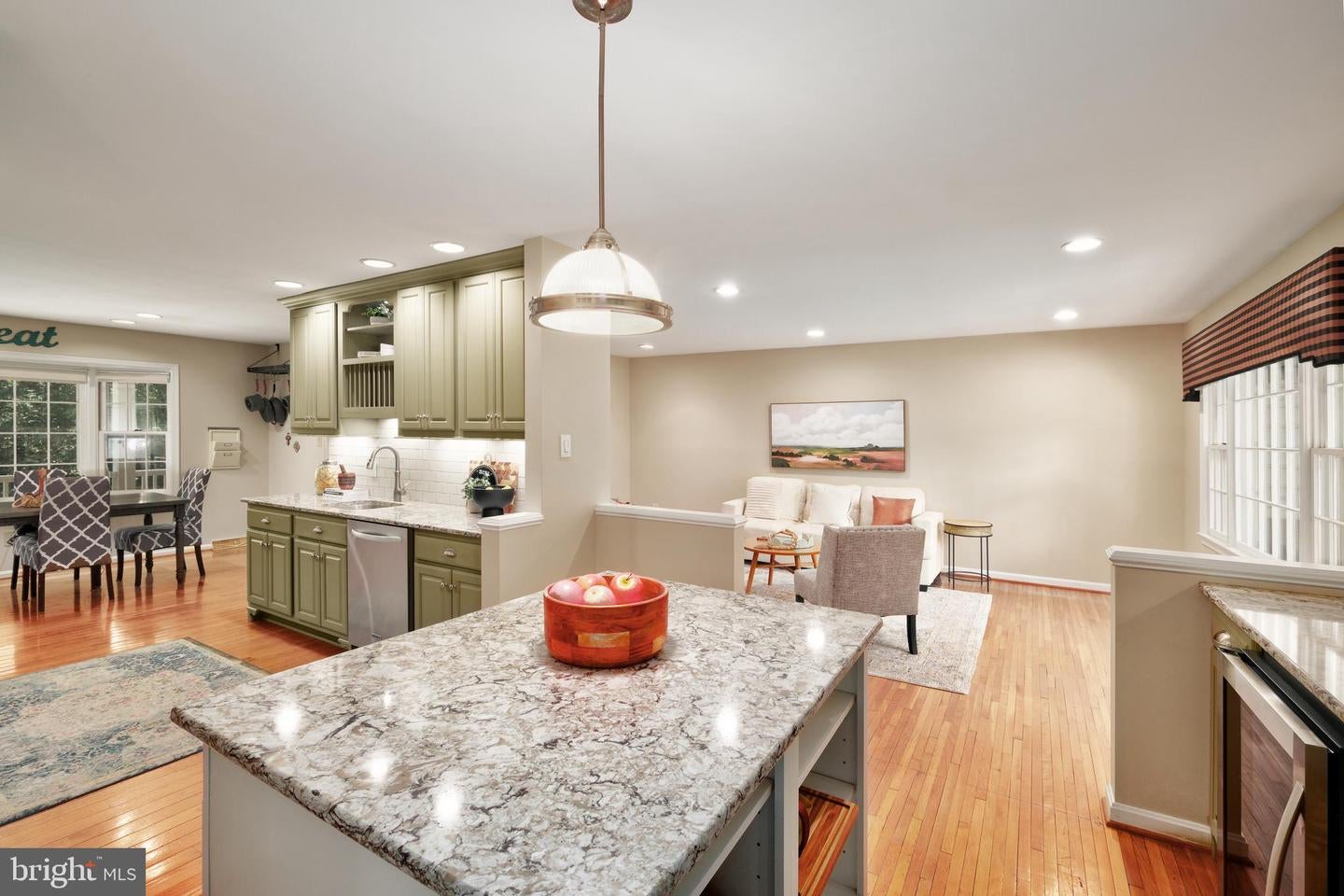 Fairfax Station, Virginia, 22039, United States, 4 Bedrooms Bedrooms, ,3 BathroomsBathrooms,Residential,Active,1936424