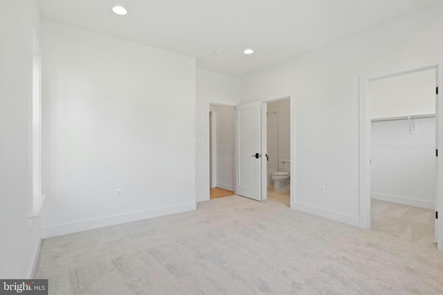 Falls Church, Virginia, 22046, United States, 4 Bedrooms Bedrooms, ,5 BathroomsBathrooms,Residential,Contingent,1702402