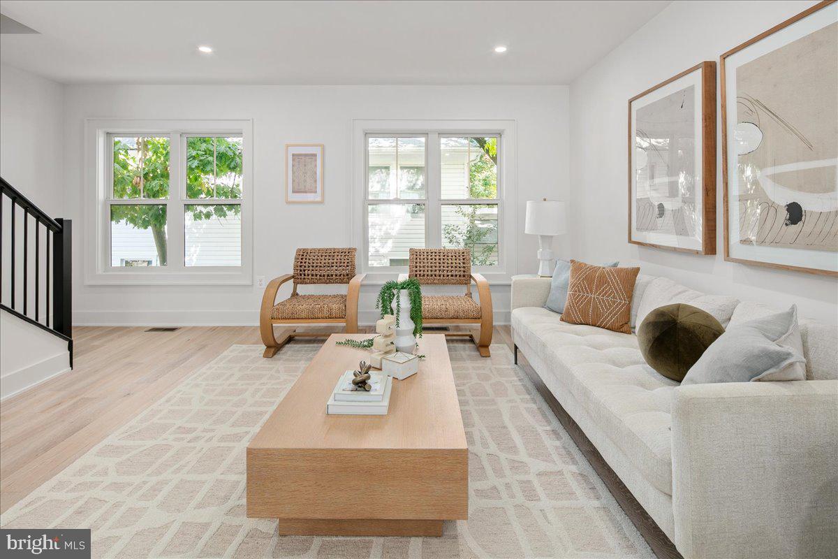 Arlington, Virginia, 22201, United States, 4 Bedrooms Bedrooms, ,5 BathroomsBathrooms,Residential,Active,2011879