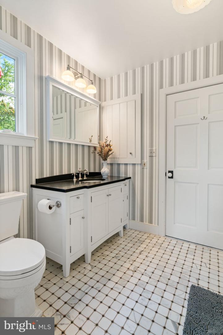 Leesburg, Virginia, 20175, United States, 4 Bedrooms Bedrooms, ,5 BathroomsBathrooms,Residential,Active,2011862