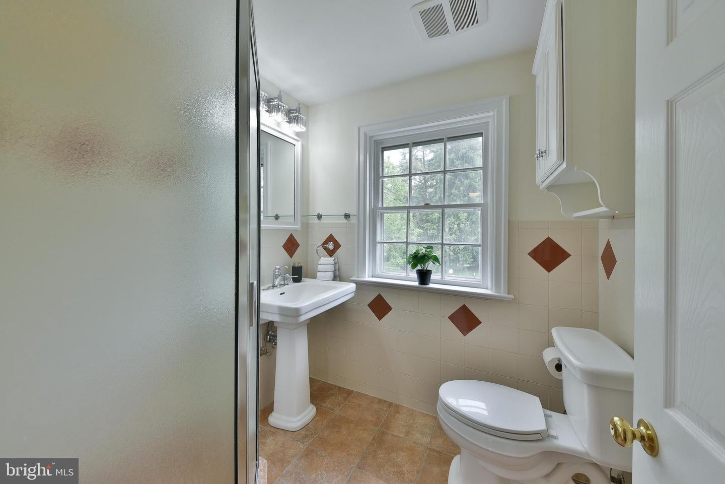 Yardley, Pennsylvania, 19067, United States, 5 Bedrooms Bedrooms, ,5 BathroomsBathrooms,Residential,Contingent,2045759