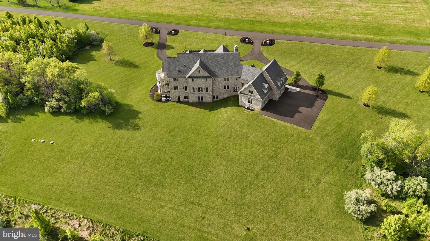 Perched at the pinnacle of an exclusive Upper Makefield Township encla – image 121