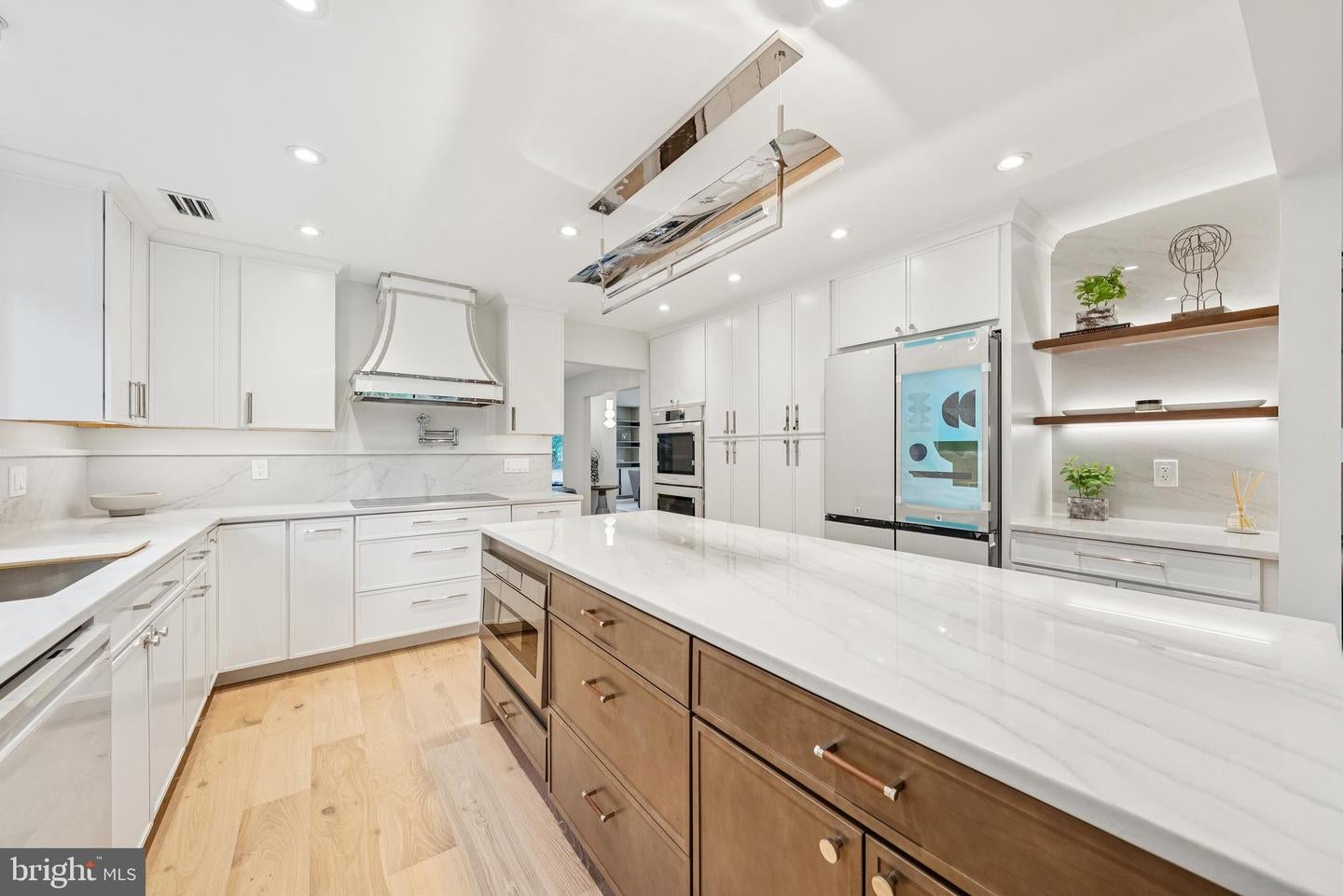 Oakton, Virginia, 22124, United States, 4 Bedrooms Bedrooms, ,4 BathroomsBathrooms,Residential,Active,1971783