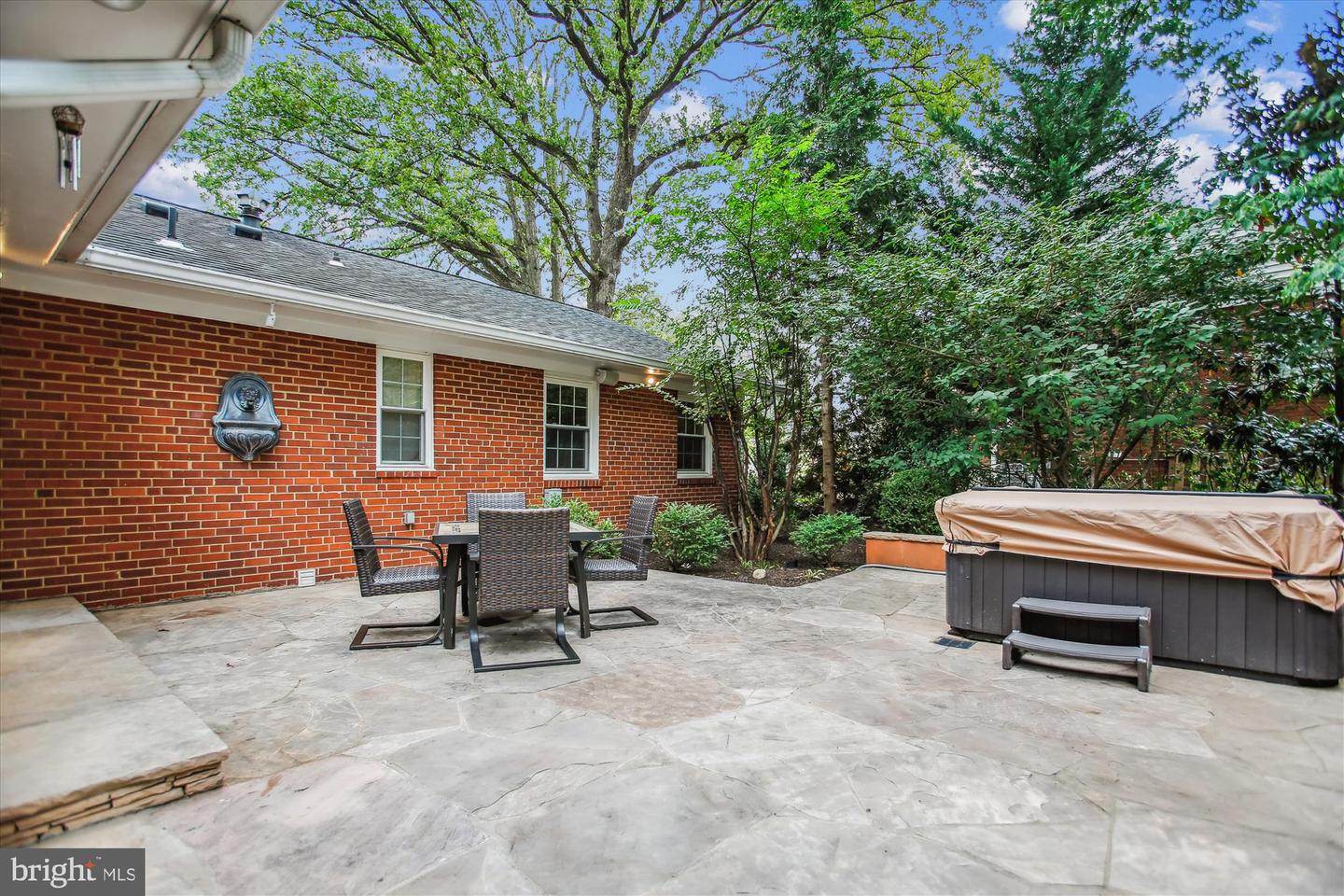 Arlington, Virginia, 22202, United States, 5 Bedrooms Bedrooms, ,3 BathroomsBathrooms,Residential,Active,1926909