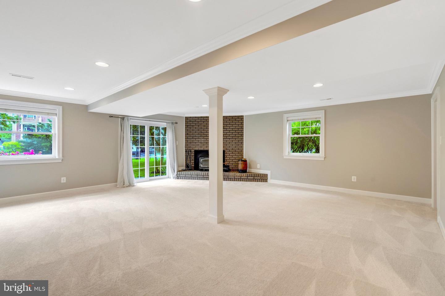 Fairfax, Virginia, 22030, United States, 4 Bedrooms Bedrooms, ,3 BathroomsBathrooms,Residential,Active,2045005
