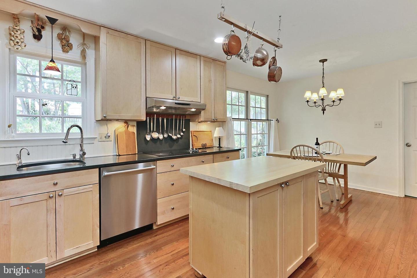 Fairfax, Virginia, 22032, United States, 4 Bedrooms Bedrooms, ,3 BathroomsBathrooms,Residential,Active,1810450