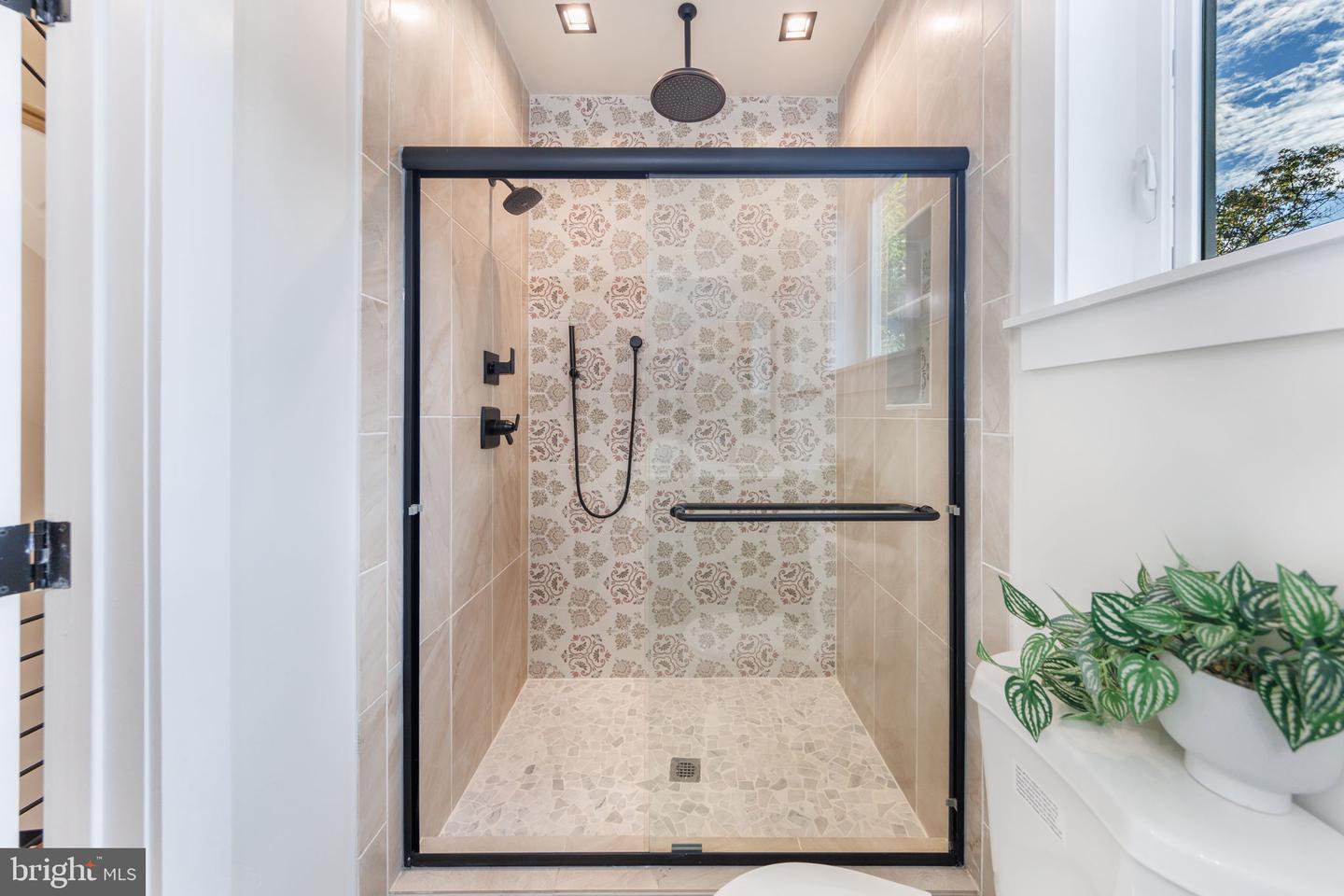 Washington, District Of Columbia, 20018, United States, 6 Bedrooms Bedrooms, ,5 BathroomsBathrooms,Residential,Active,1964489