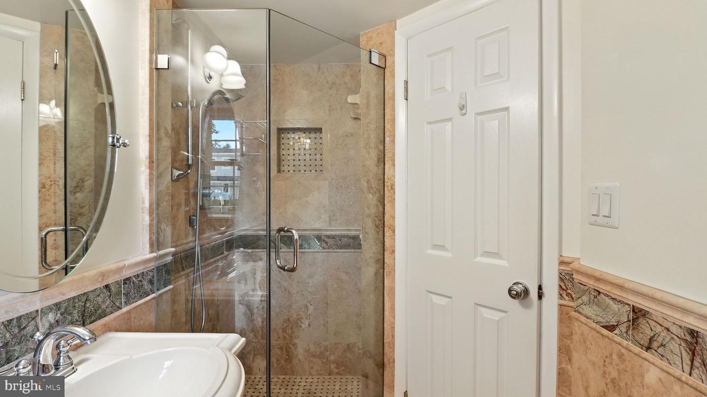 Alexandria, Virginia, 22308, United States, 4 Bedrooms Bedrooms, ,2 BathroomsBathrooms,Residential,Active,1936138