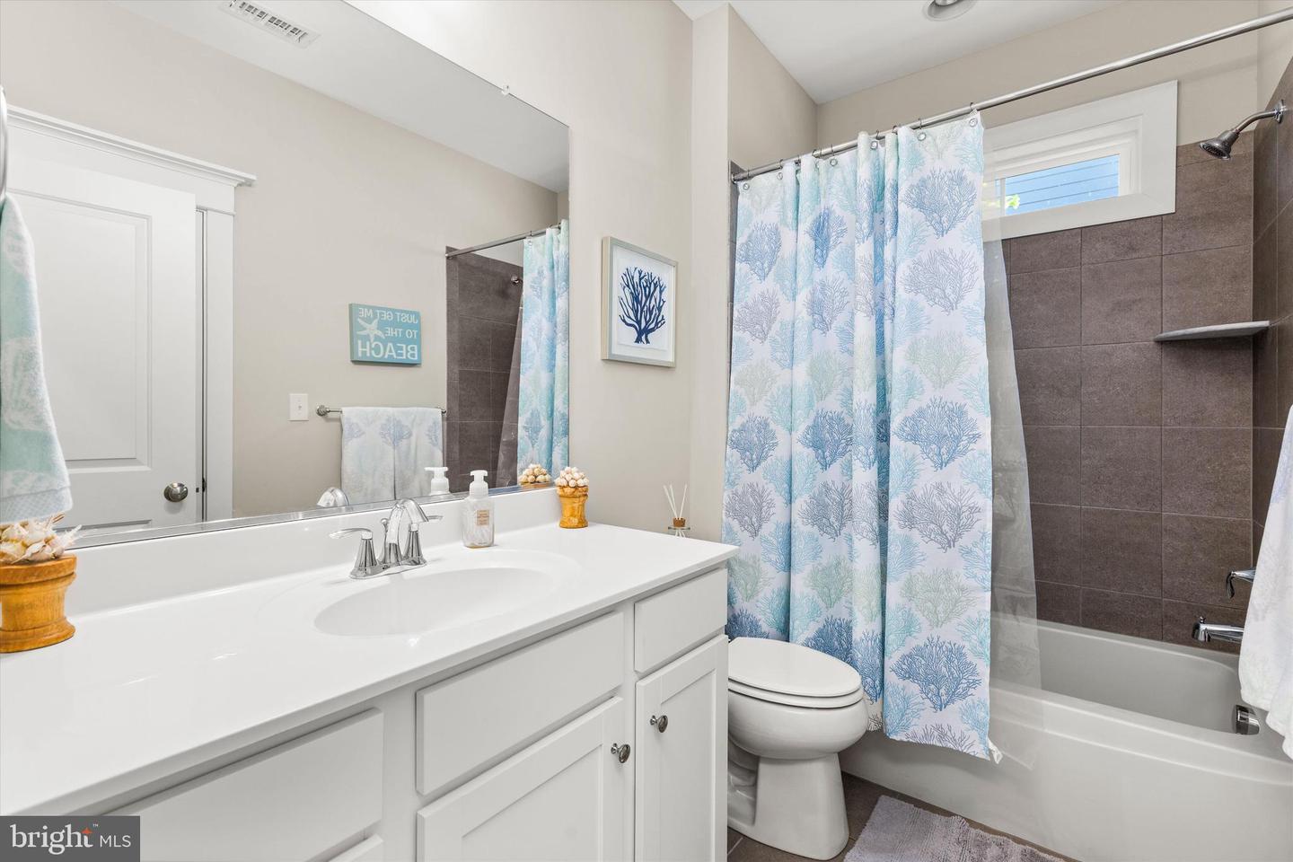 Berlin, Maryland, 21811, United States, 6 Bedrooms Bedrooms, ,5 BathroomsBathrooms,Residential,Active,1893241