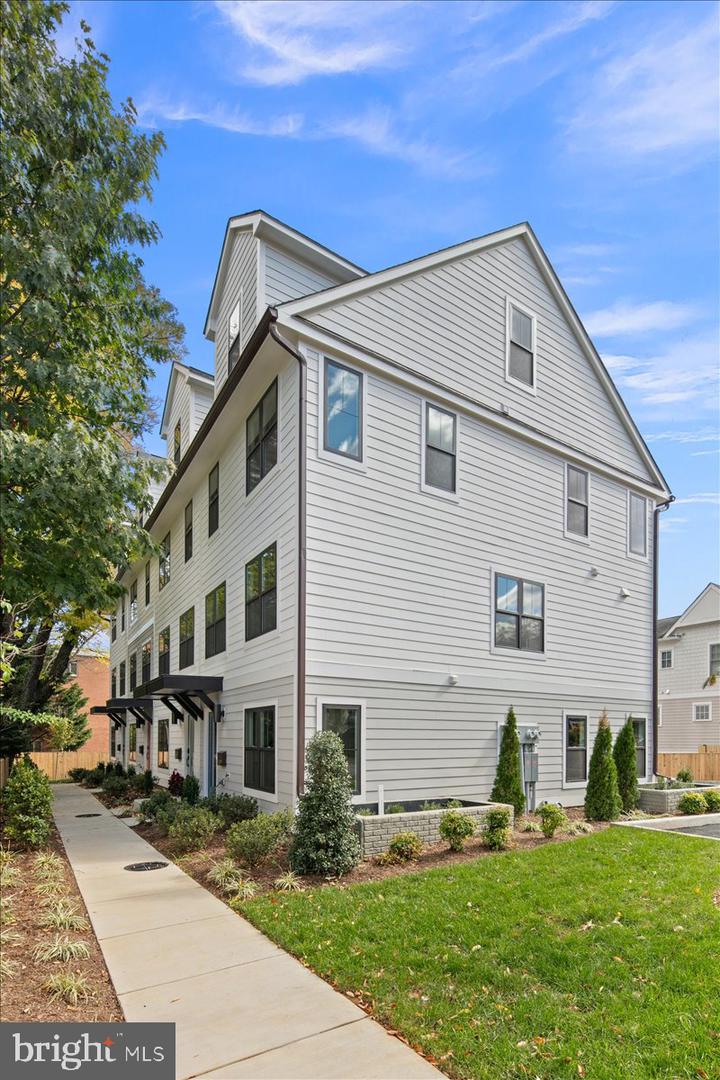 Arlington, Virginia, 22201, United States, 4 Bedrooms Bedrooms, ,5 BathroomsBathrooms,Residential,Active,1954022