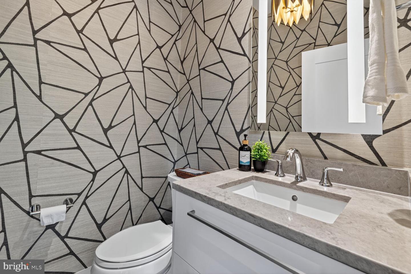 Alexandria, Virginia, 22314, United States, 4 Bedrooms Bedrooms, ,5 BathroomsBathrooms,Residential,Active,1959984