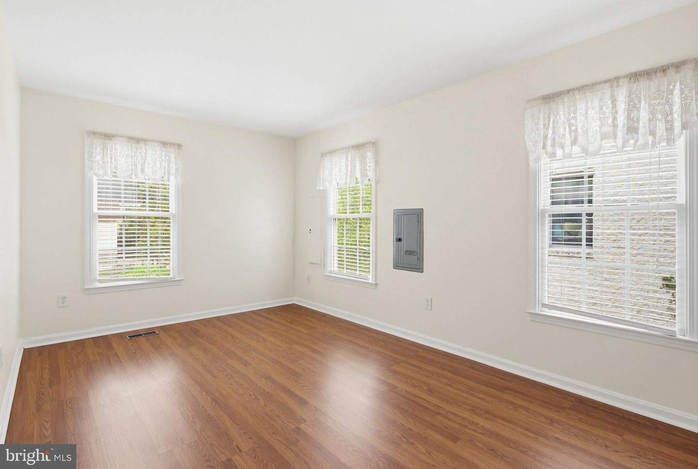 Edgewater, Maryland, 21037, United States, 3 Bedrooms Bedrooms, ,3 BathroomsBathrooms,Residential,Active,2028218