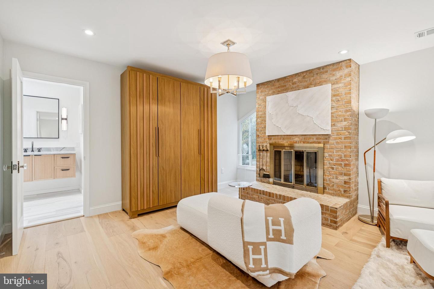 Oakton, Virginia, 22124, United States, 4 Bedrooms Bedrooms, ,4 BathroomsBathrooms,Residential,Active,1971783