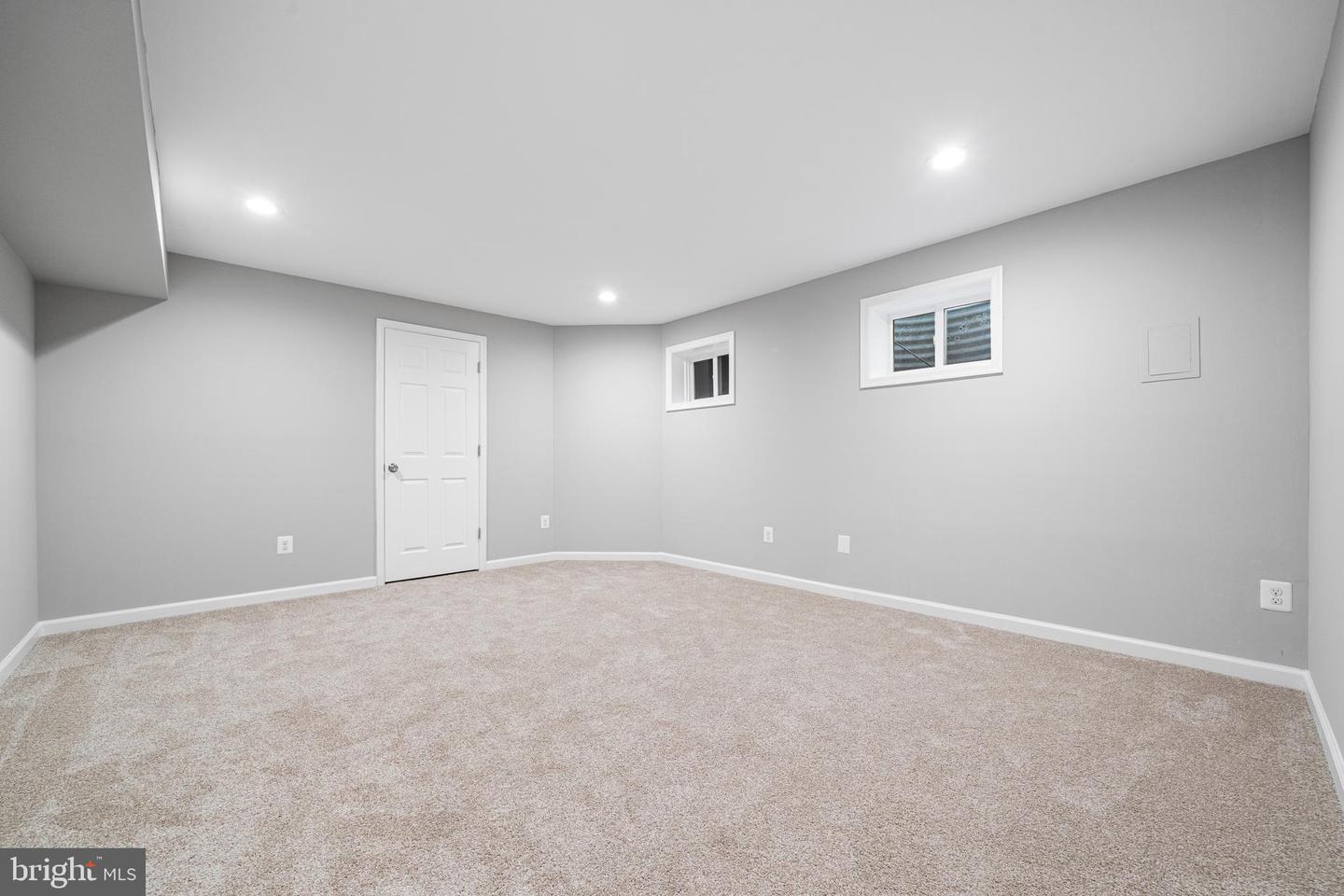 Clifton, Virginia, 20124, United States, 4 Bedrooms Bedrooms, ,4 BathroomsBathrooms,Residential,Active,2041351