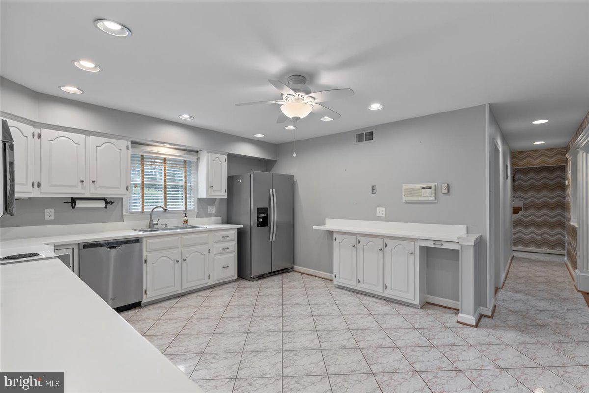 Great Falls, Virginia, 22066, United States, 5 Bedrooms Bedrooms, ,3 BathroomsBathrooms,Residential,Active,1941376
