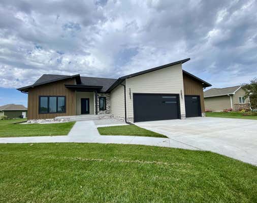 5007 JORDAN WAY, HASTINGS, NE 68901 - Image 1