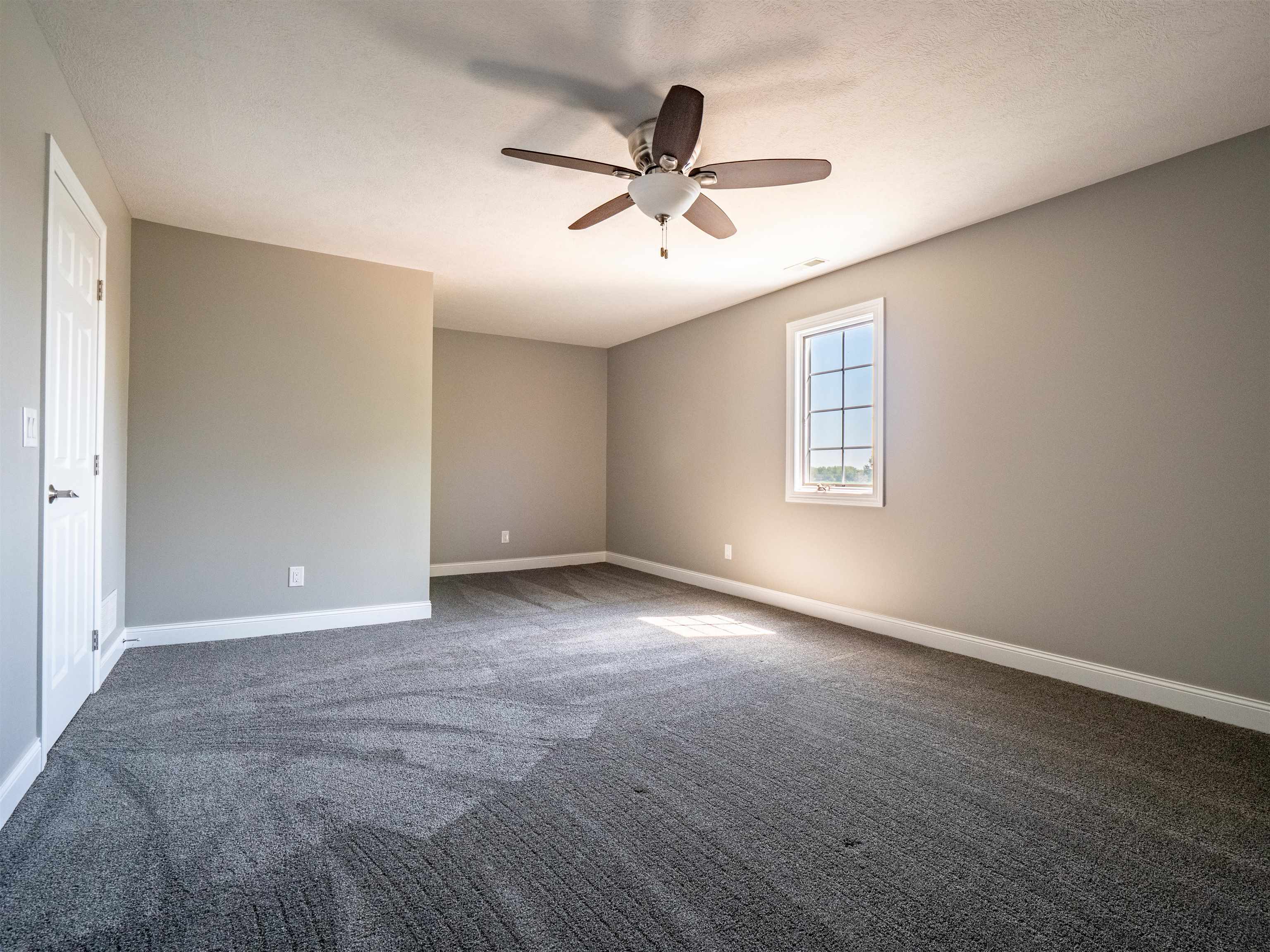 Kearney, Nebraska, 68845, United States, 3 Bedrooms Bedrooms, ,3 BathroomsBathrooms,Residential,Active,1909631