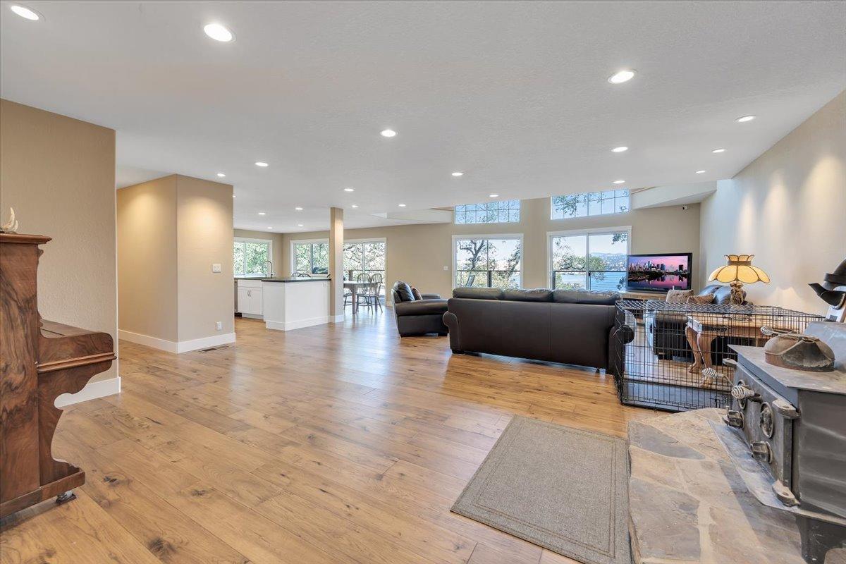 Jamestown, California, 95327, United States, 3 Bedrooms Bedrooms, ,2 BathroomsBathrooms,Residential,Active,1748288