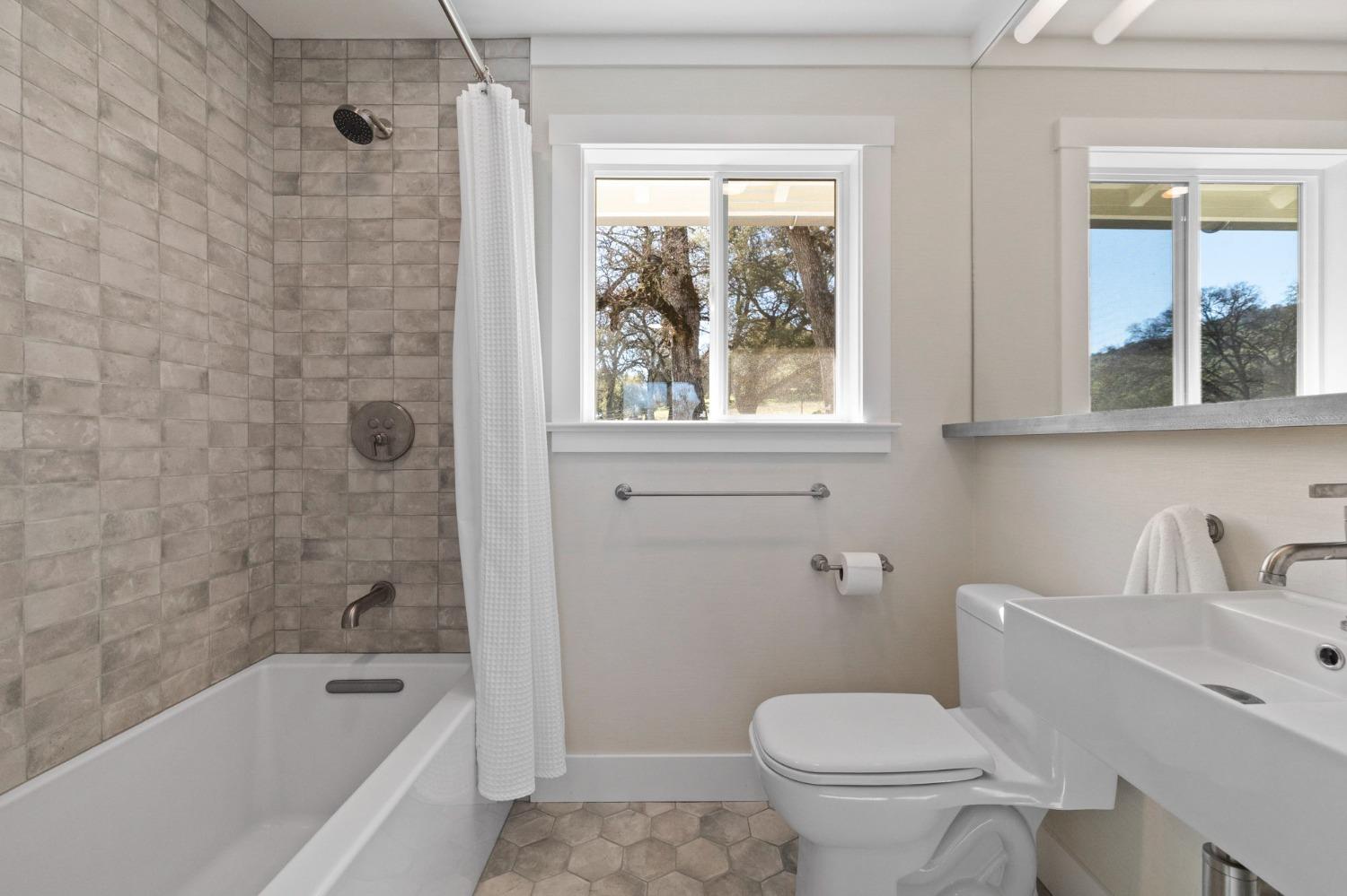 Angels Camp, California, 95222, United States, 4 Bedrooms Bedrooms, ,4 BathroomsBathrooms,Residential,Active,1749215