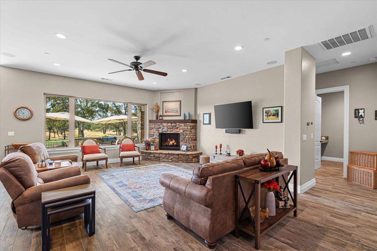 Copperopolis, California, 95228, United States, 4 Bedrooms Bedrooms, ,3 BathroomsBathrooms,Residential,Active,1954314