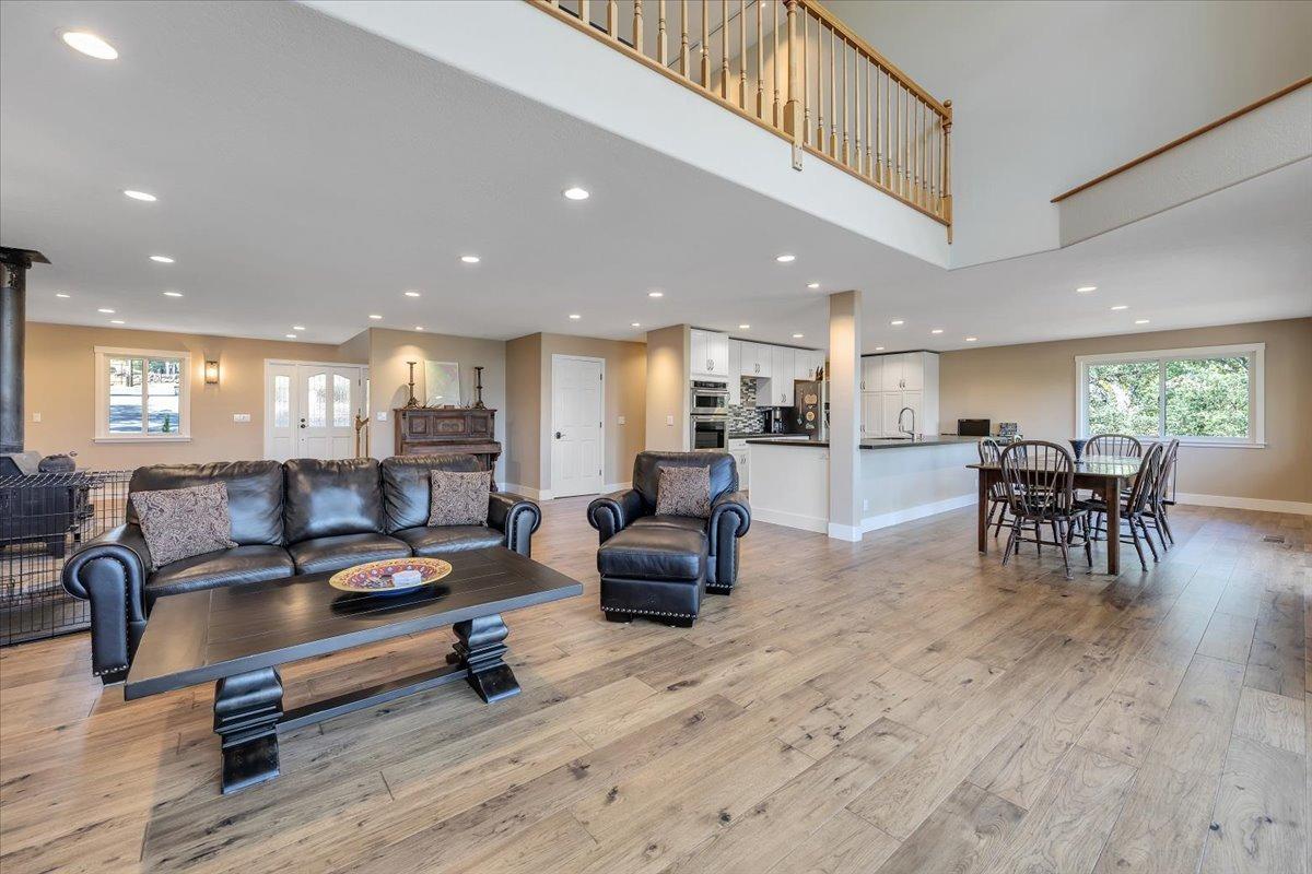 Jamestown, California, 95327, United States, 3 Bedrooms Bedrooms, ,2 BathroomsBathrooms,Residential,Active,1748288