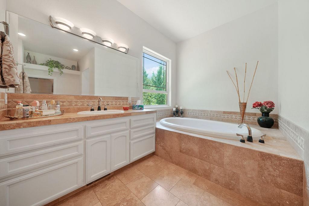 Arnold, California, 95223, United States, 3 Bedrooms Bedrooms, ,4 BathroomsBathrooms,Residential,Active,1860314