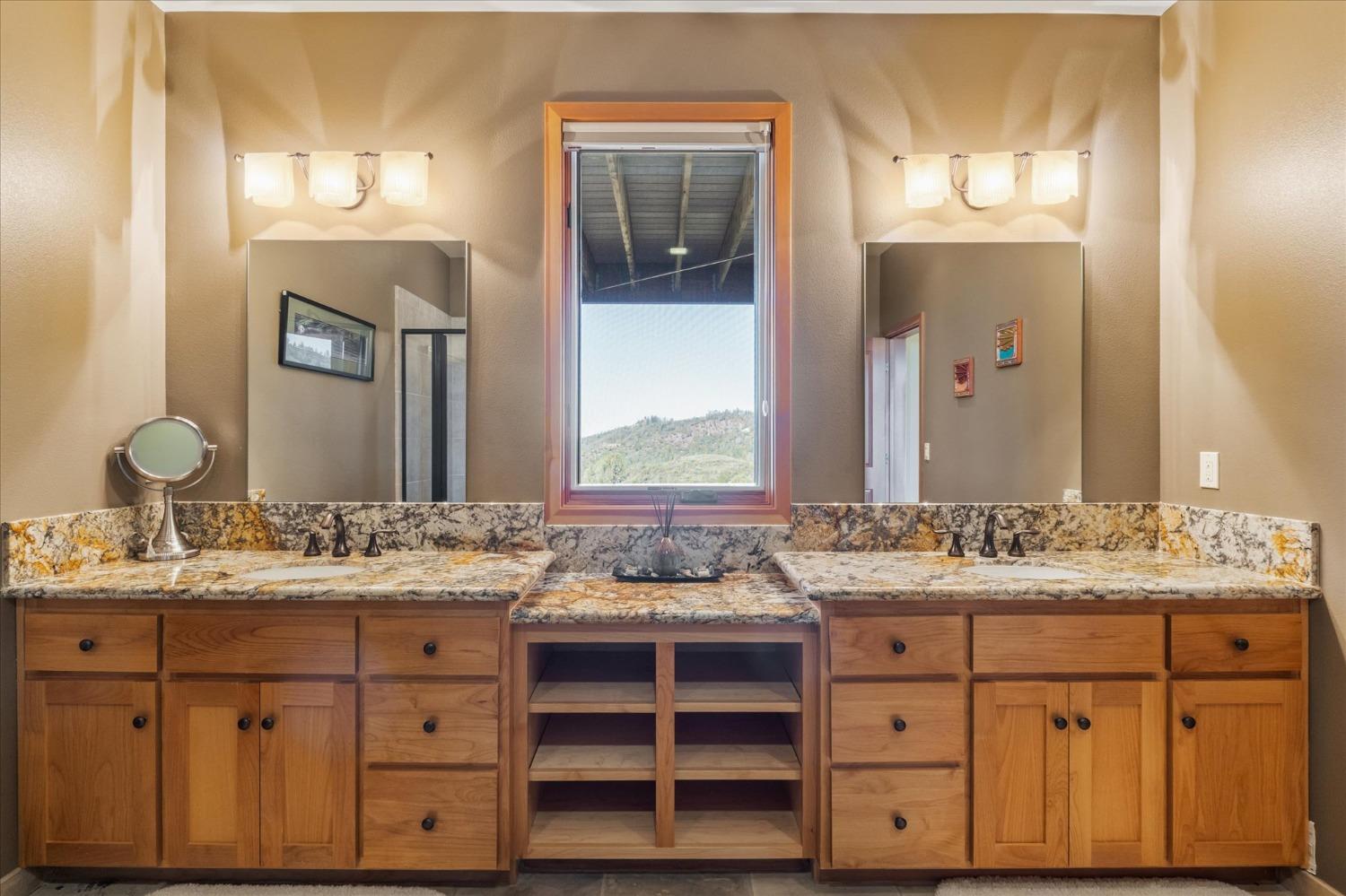 Murphys, California, 95247, United States, 4 Bedrooms Bedrooms, ,5 BathroomsBathrooms,Residential,Active,1741565