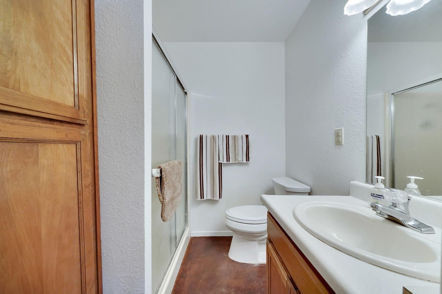 Copperopolis, California, 95228, United States, 4 Bedrooms Bedrooms, ,5 BathroomsBathrooms,Residential,Active,1824555