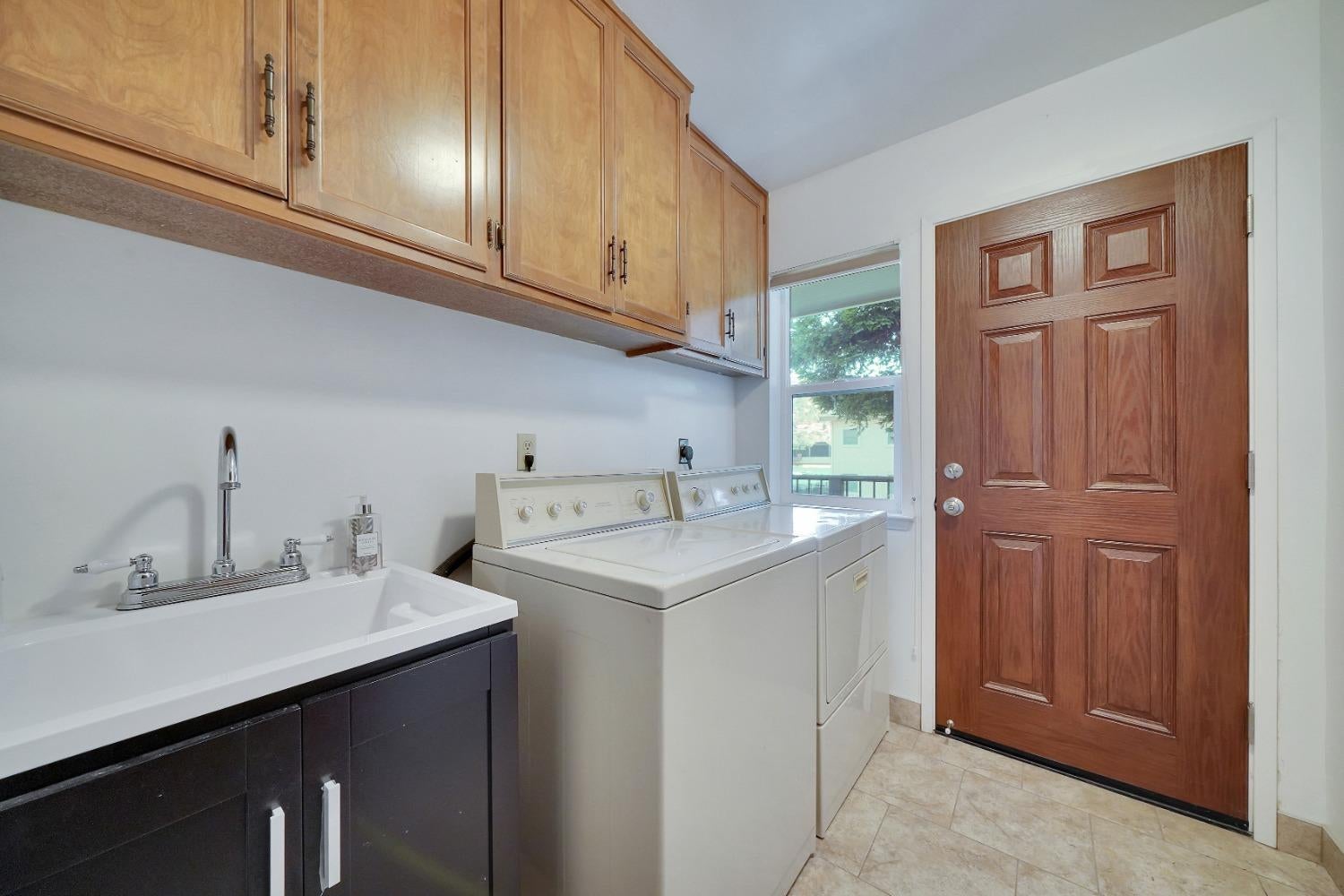 Copperopolis, California, 95228, United States, 4 Bedrooms Bedrooms, ,5 BathroomsBathrooms,Residential,Active,1824555