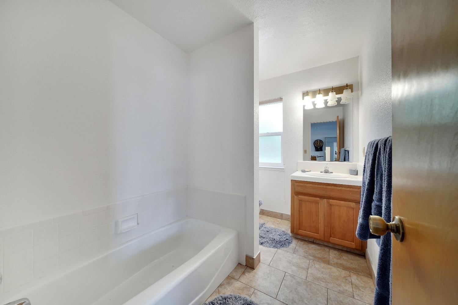 Copperopolis, California, 95228, United States, 4 Bedrooms Bedrooms, ,5 BathroomsBathrooms,Residential,Active,1824555
